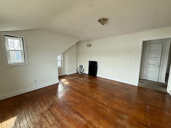 5th image of 307 W Shore Rd APT 5