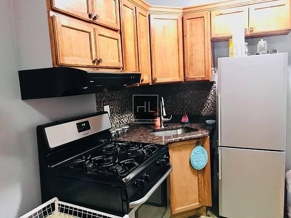 2nd image of 339 18th St APT 3