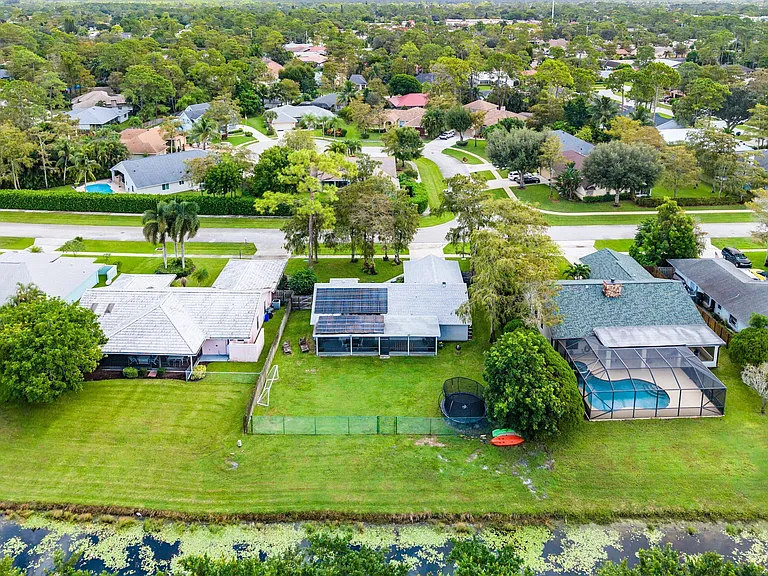 1252 Raintree Ln — Photo 47