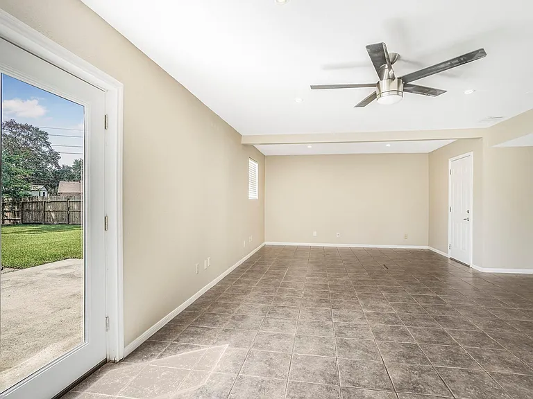 17810 Crestline Rd — Photo 10