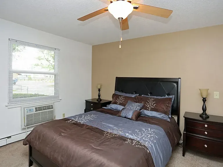Kensington Pointe Apartments — Photo 3