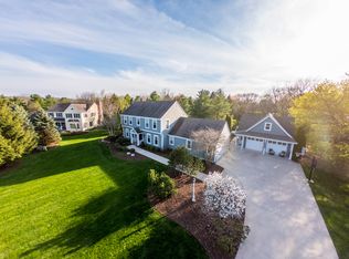 350 Hawthorne Ct, Delafield, WI 53018