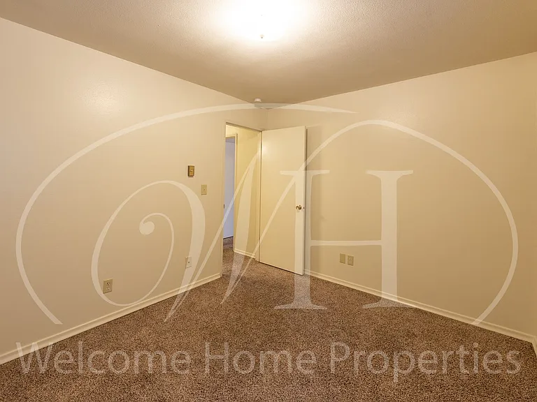 420 Catherine St — Photo 13