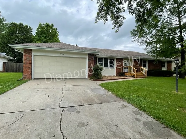 2749 W Buena Vista St — Photo 1