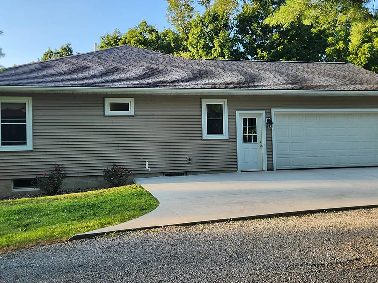 4731 Homeworth Rd — Photo 3