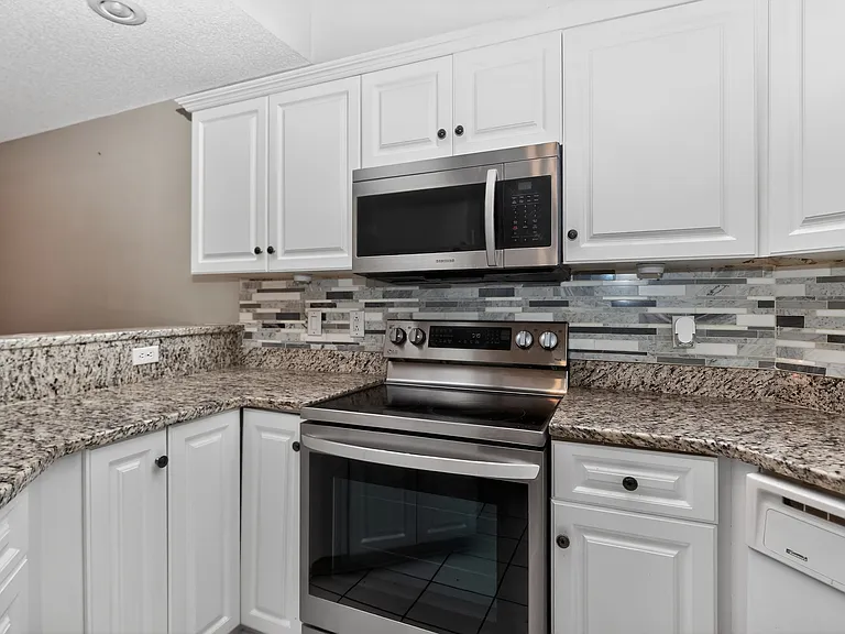 14627 Waterside Dr — Photo 3