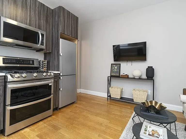 444 E 13th St #10 — Photo 8