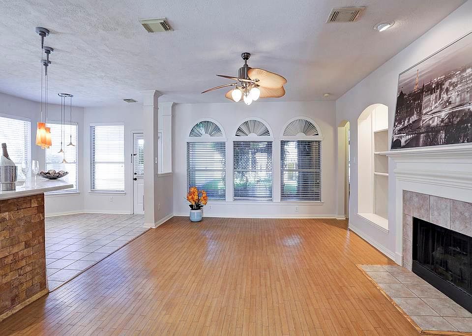 1st image of 3822 Shady Harbor Dr