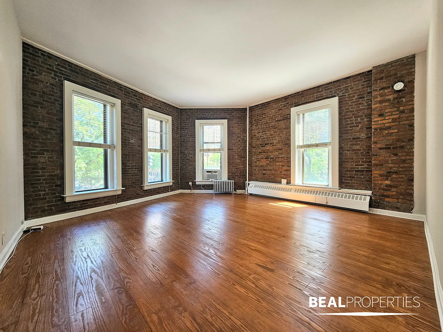 2200 N Clark St — Photo 2