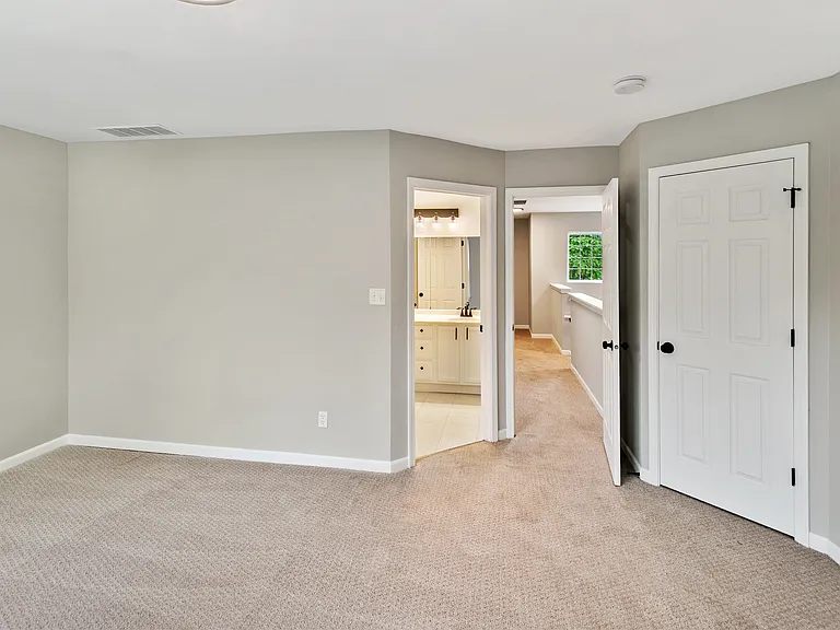 1320 E Arnold St — Photo 6