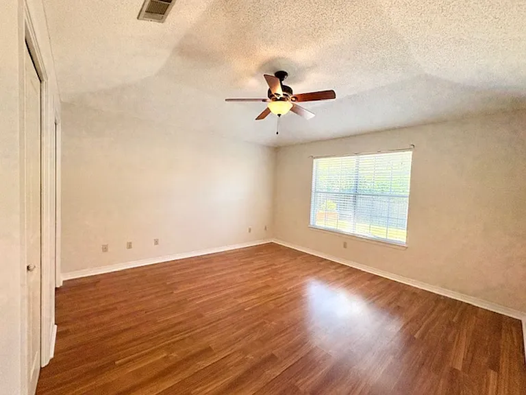 101 Meadow Woods Ln — Photo 14