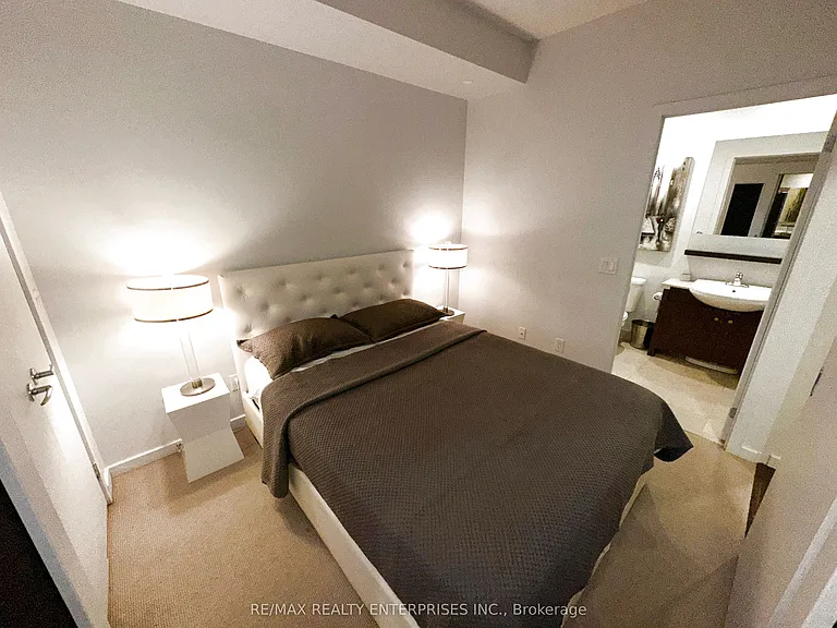 8 York St #2710 — Photo 14