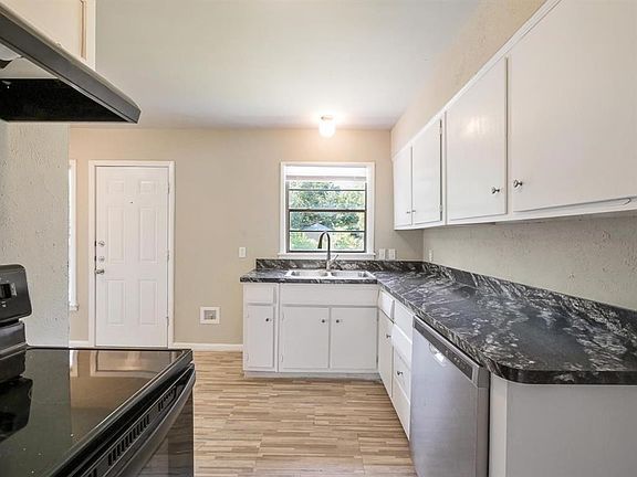 2nd image of 3237 Dahlia Dr