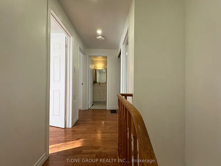 49 Ambercroft Blvd — Photo 27