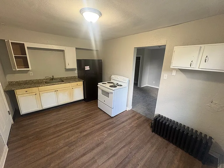 726 Large Ave — Photo 10