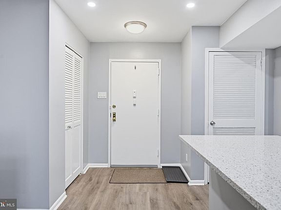 2nd image of 5340 Holmes Run Pkwy Unit 1017