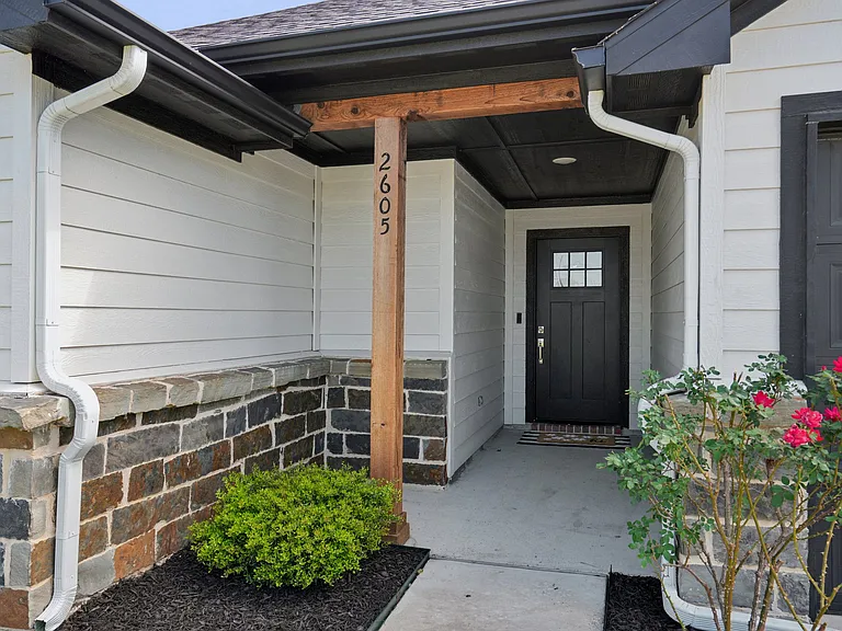2605 Langford St — Photo 36