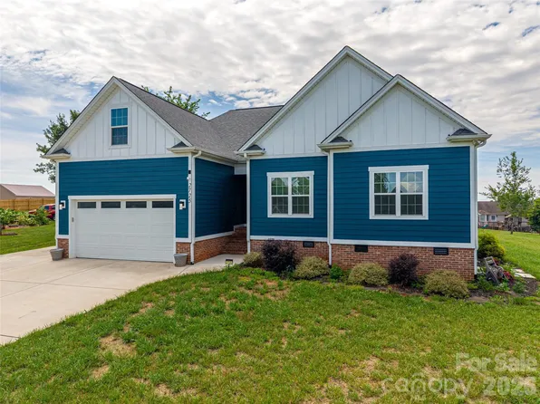 2725 Eagle Dr, Lincolnton, NC 28092