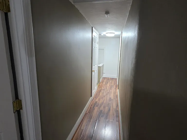 12 Halton St #3 — Photo 4