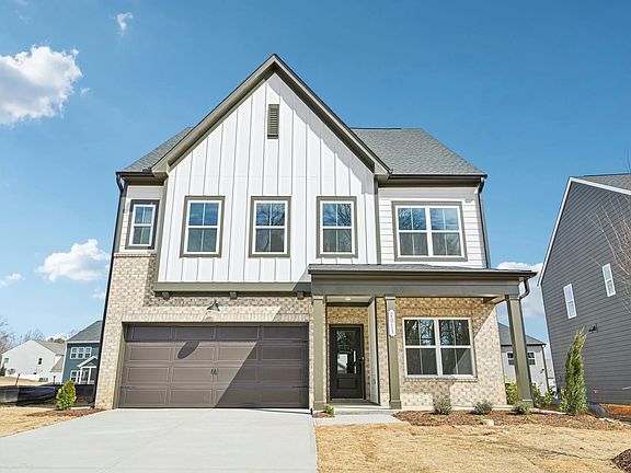 Exterior - Striking contrast and curb appeal with style