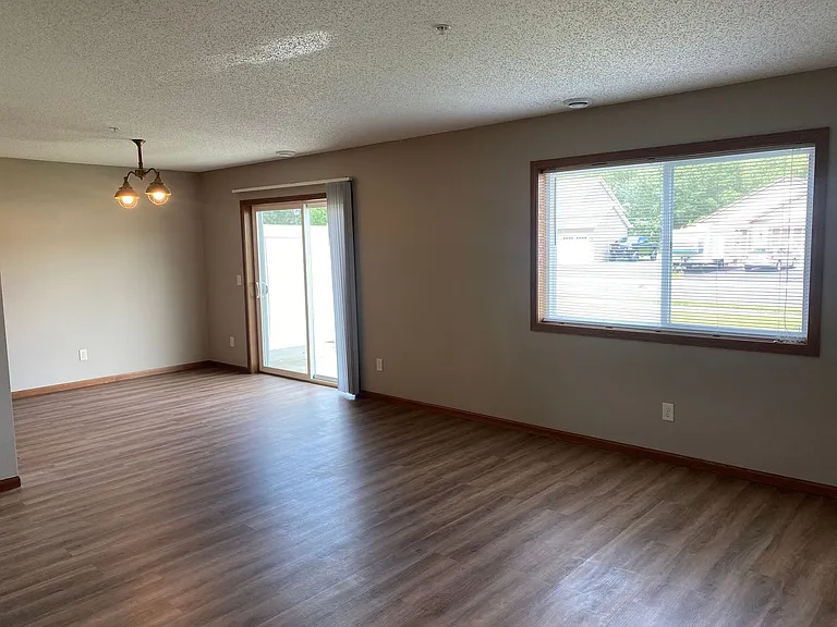 1962 Peach Dr NE — Photo 2