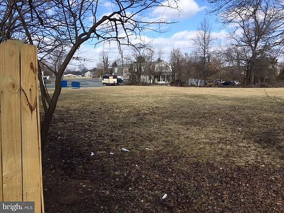 3rd image of 6700 Hunting Path Rd