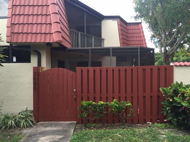 1st image of 3690 Victoria Dr