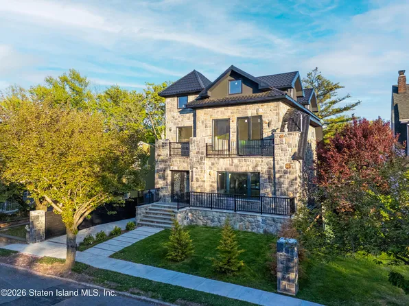 18 Shore Acres Rd, Staten Island, NY 10305
