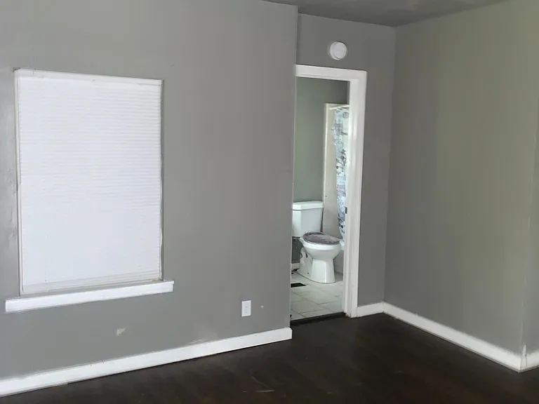 245 E Young Pl — Photo 6
