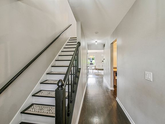3rd image of 1336 Fairfax Ln