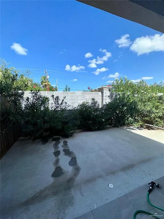 3 bed, 2.5 bath, 1400 sqft, $1,390 — Photo 4