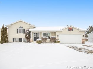525 Sunbrook St SE, Grand Rapids, MI 49508