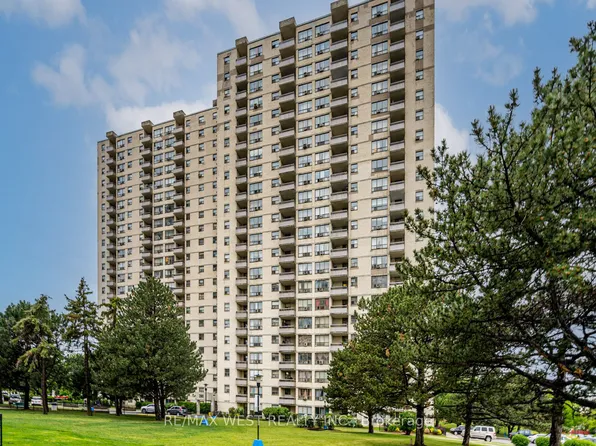390 Dixon Rd #2309, Toronto, ON M9R 1T4