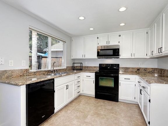 5th image of 8233 Woodlake Hills Dr