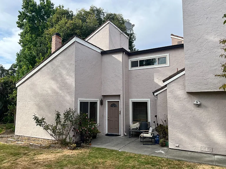 2598 Knightsbridge Ln — Photo 1