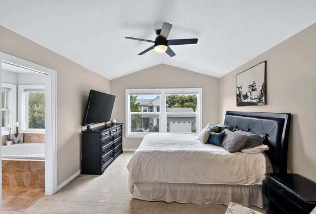 4 bed, 2062 sqft, $3,750 — Photo 4