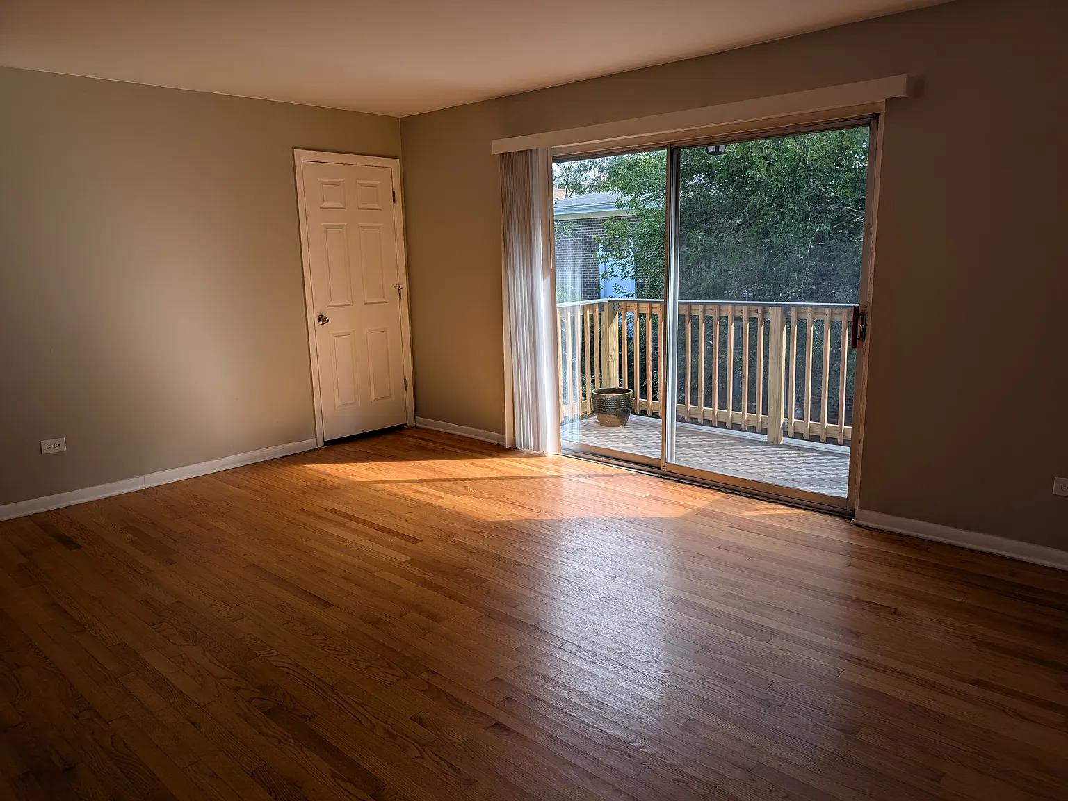 2 bed, 800 sqft, $1,800 — Photo 2