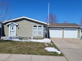 1319 Bridle Ln, North Platte, NE 69101
