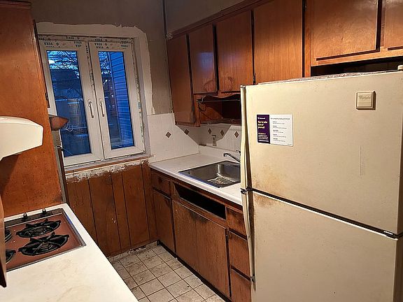 5th image of 8494 Austin St