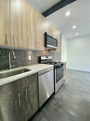 Rented by City Prime Commercial Realty  | media 12