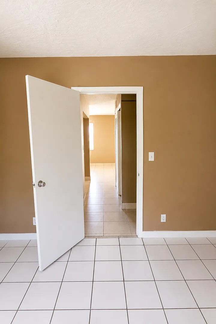 1150 NE 17th Ct — Photo 3