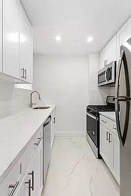 3rd image of 106 Central Park S APT 5K