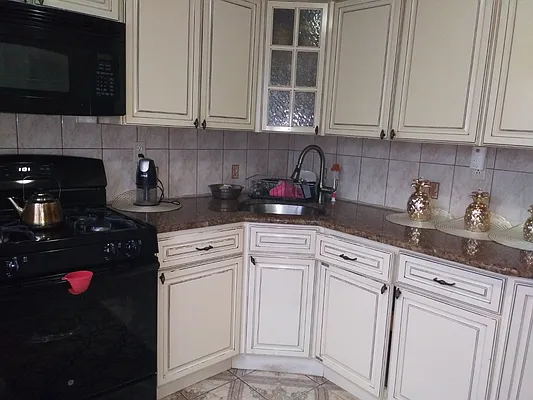 Rented by Prime Realty | media 10