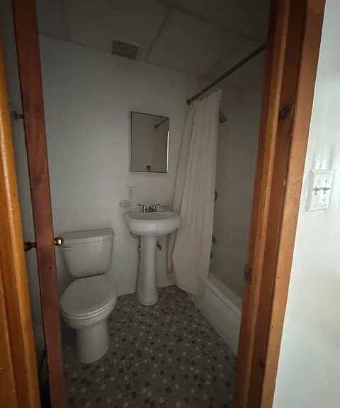 271 Griffith St #1R — Photo 3