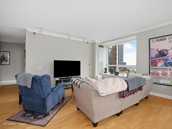 3rd image of 512 N McClurg Ct APT 707