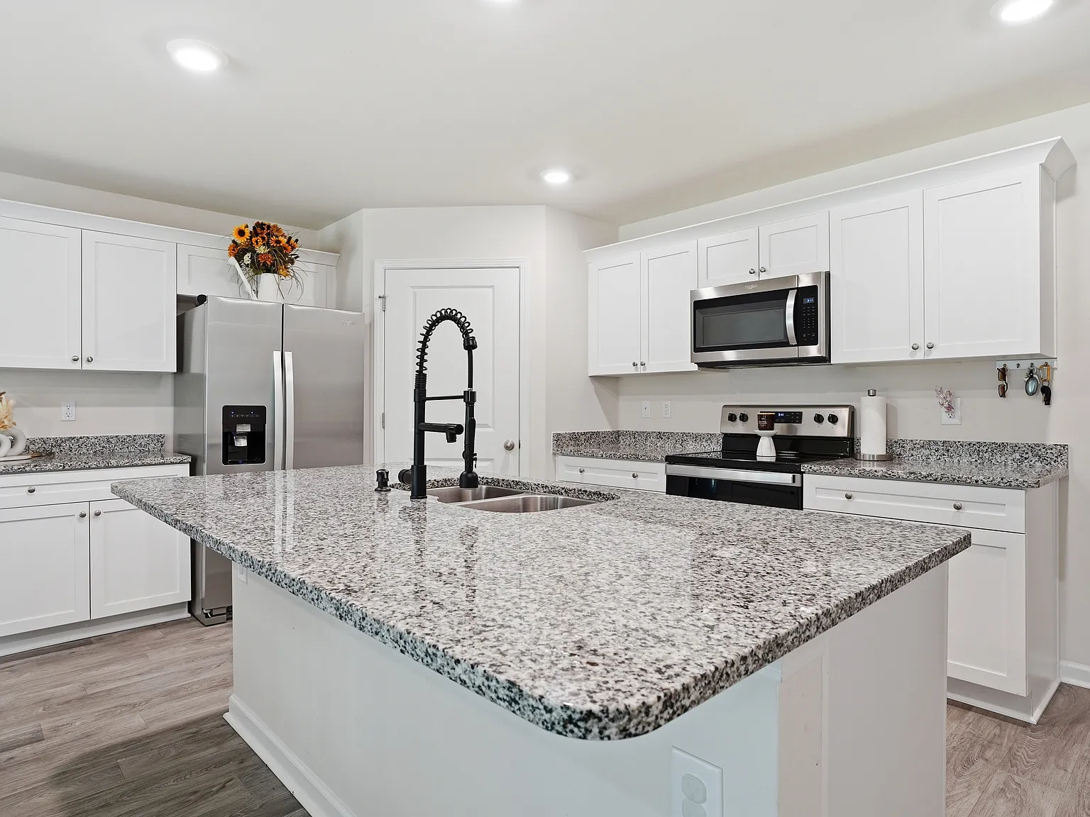 4 bed, 1764 sqft, $2,100 — Photo 3