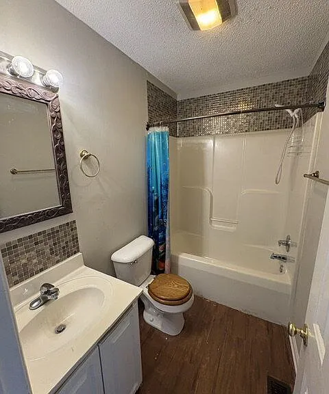 2502 Bluff View Ct #B — Photo 11