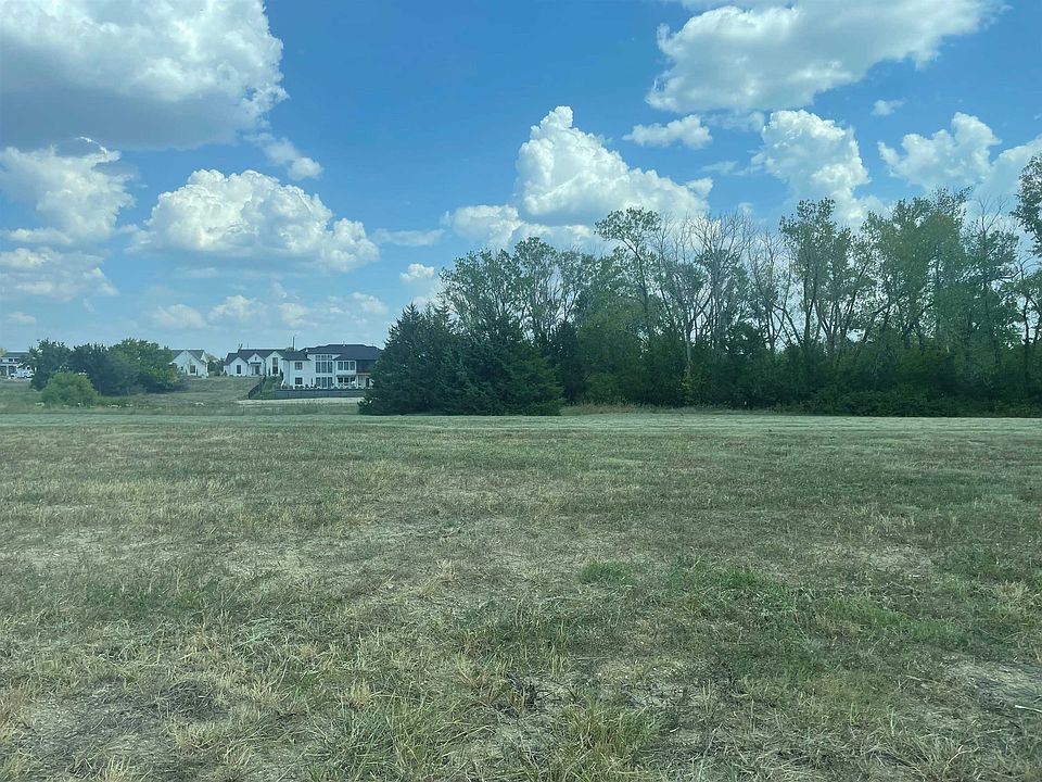 1st image of 15662 E Rockhill Ct