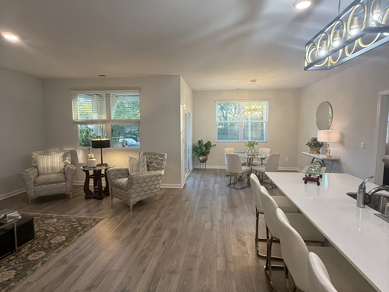 3 bed, 2.0 bath, 1615 sqft, $2,995 — Photo 4