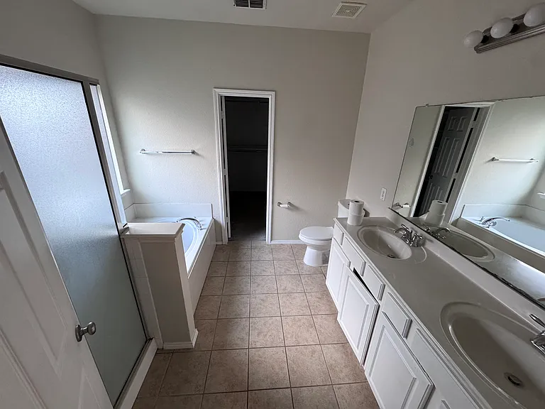 1421 Castlegar Ln — Photo 15